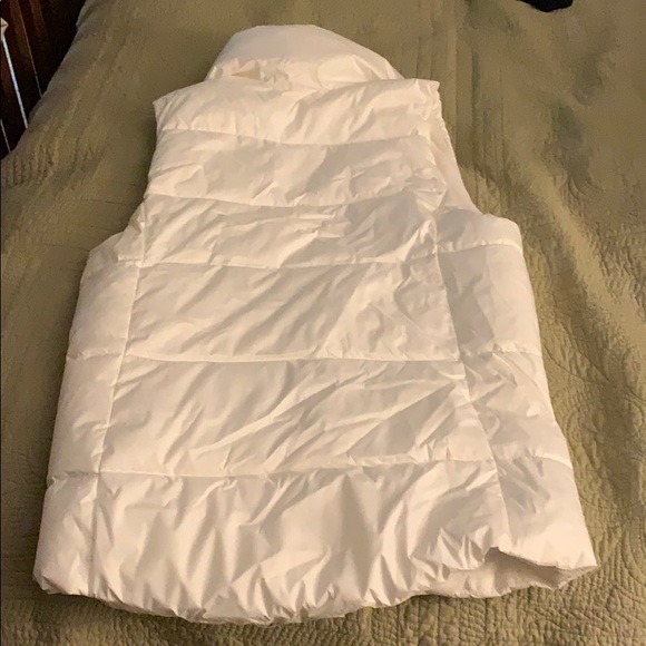 ❌ sold on mercari ❌ old navy puffy vest - Picture 5 of 5